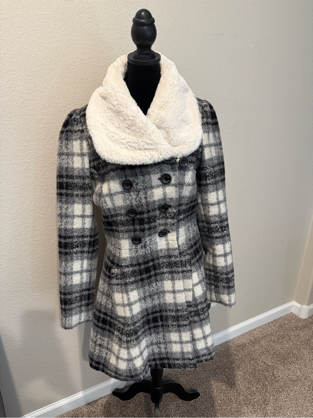 GUESS Black & White Plaid Double-Breasted Coat with Cream Faux-Fur Collar